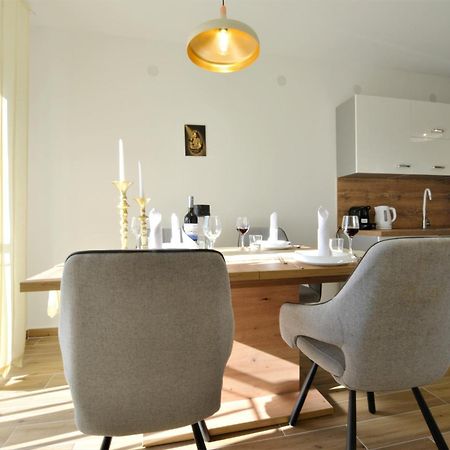 Apartman Lola Zara Esterno foto