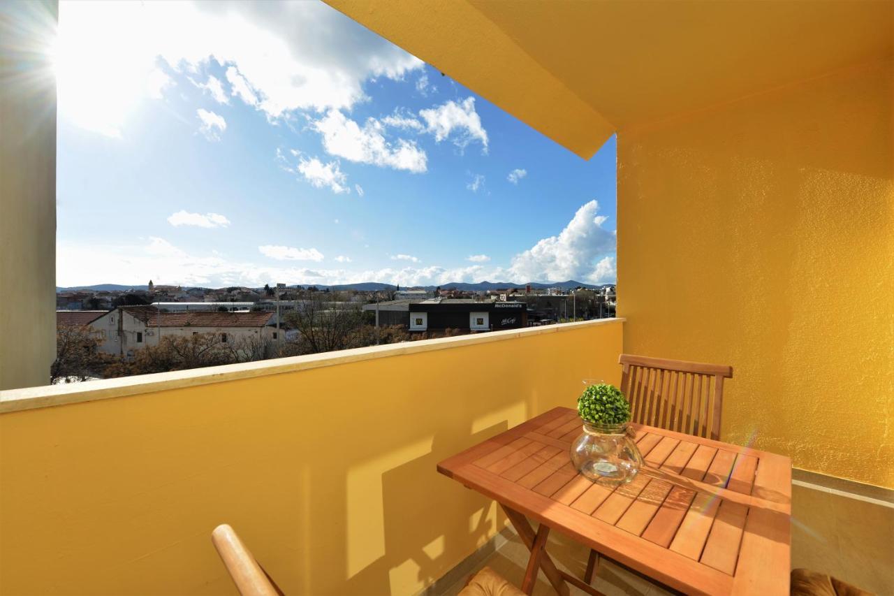 Apartman Lola Zara Esterno foto