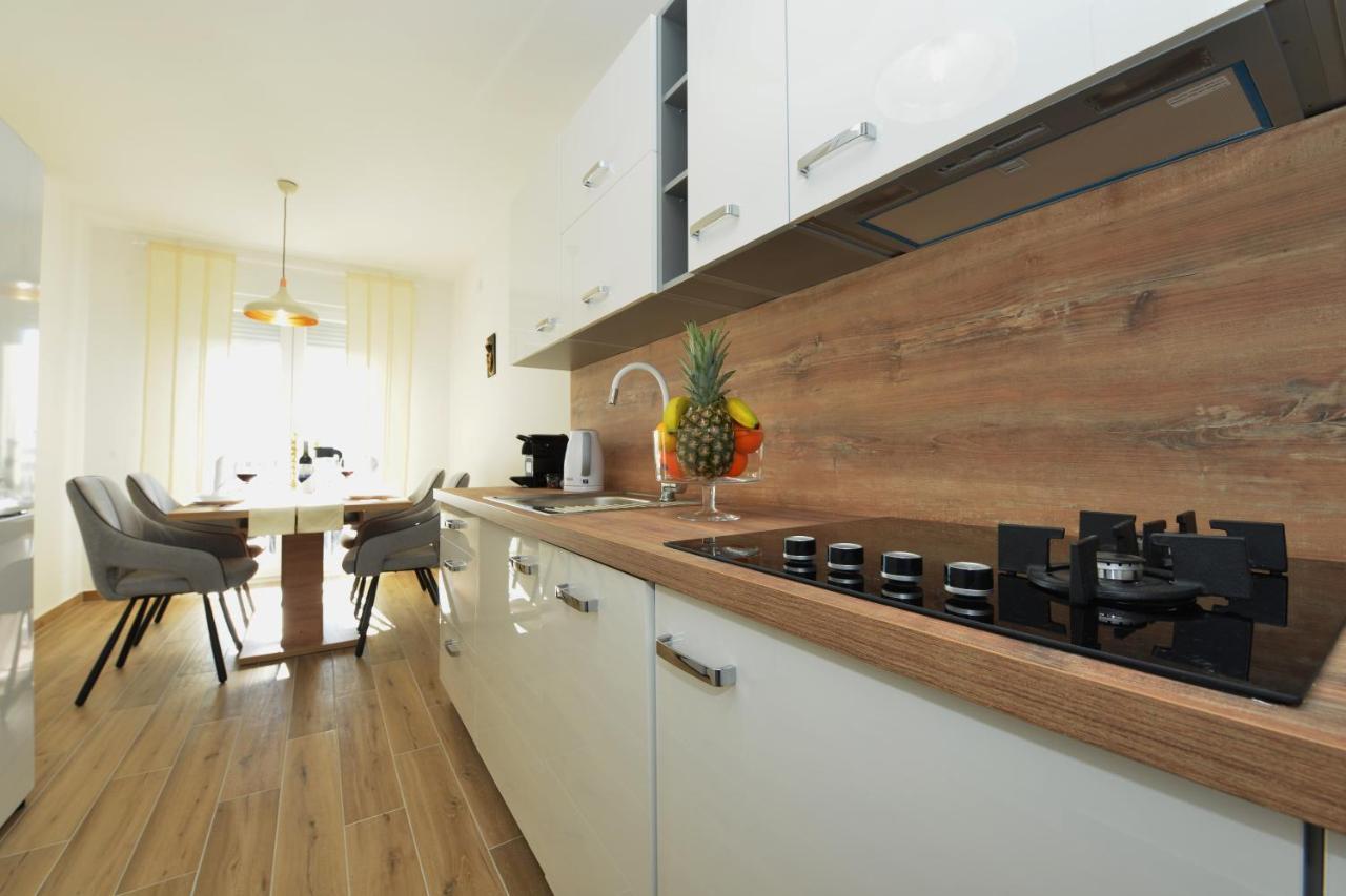 Apartman Lola Zara Esterno foto