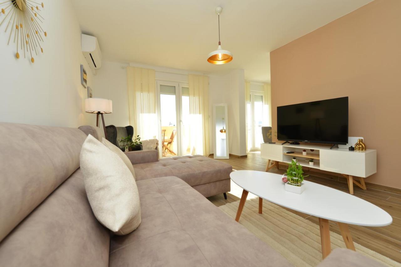 Apartman Lola Zara Esterno foto