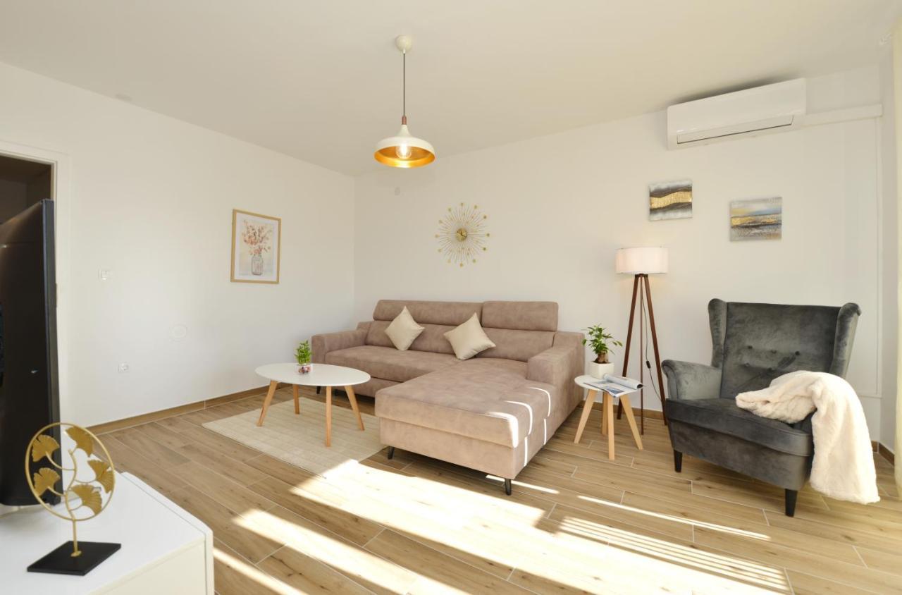 Apartman Lola Zara Esterno foto