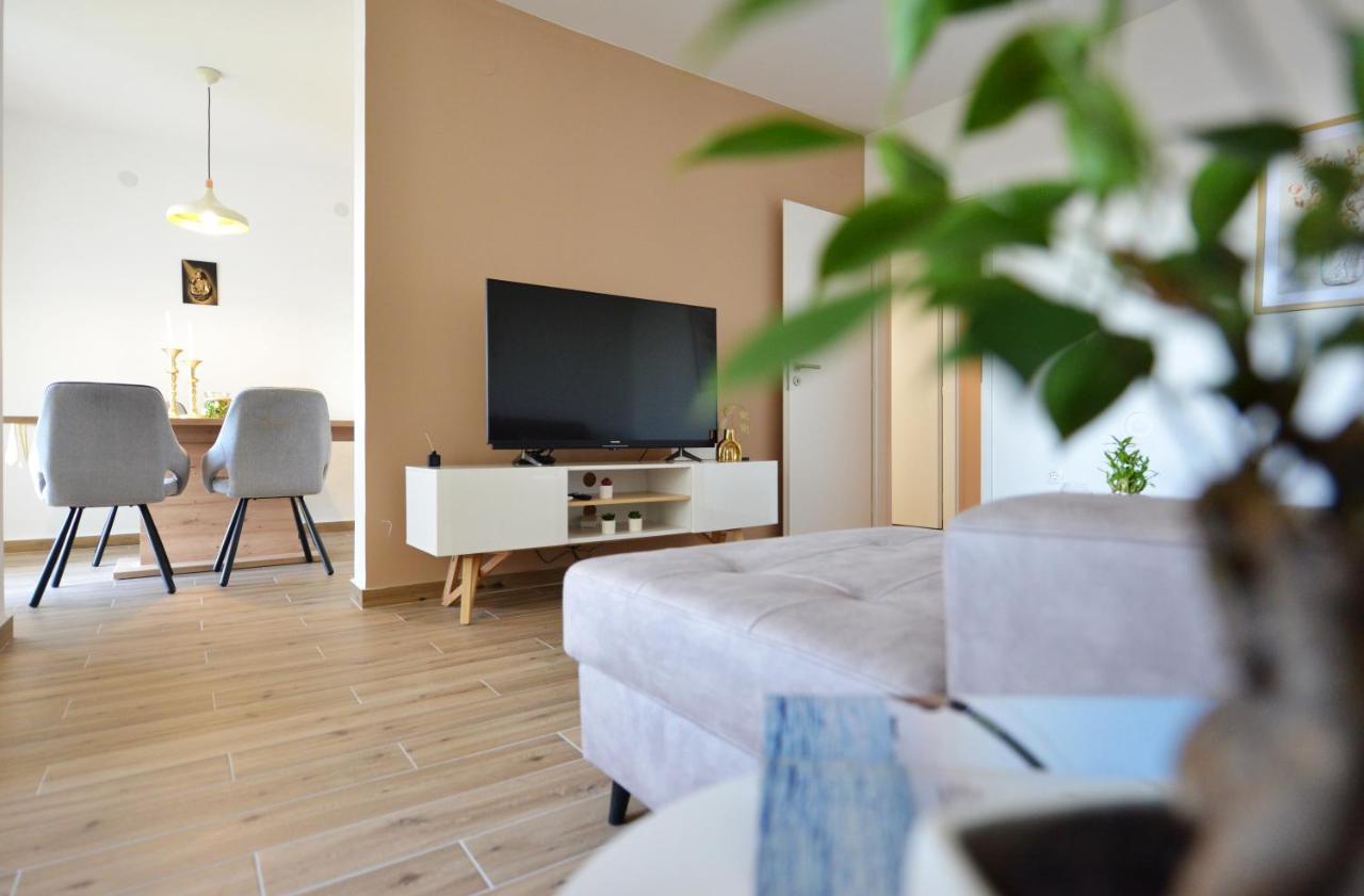 Apartman Lola Zara Esterno foto