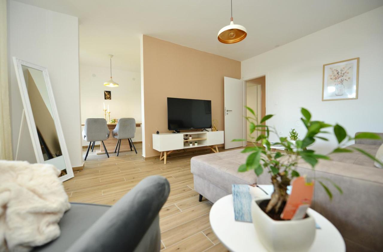 Apartman Lola Zara Esterno foto
