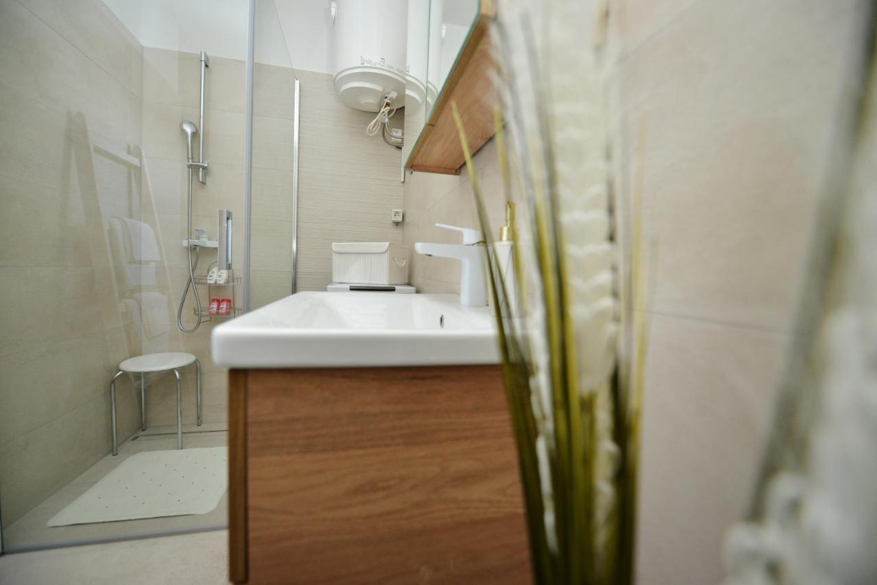 Apartman Lola Zara Esterno foto